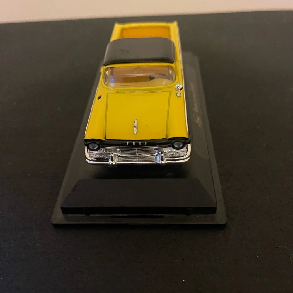 Ford Ranchero 1957 Black Yellow Truck Car Pickup Die Cast Model Toy Collectable - Picture 2 of 5